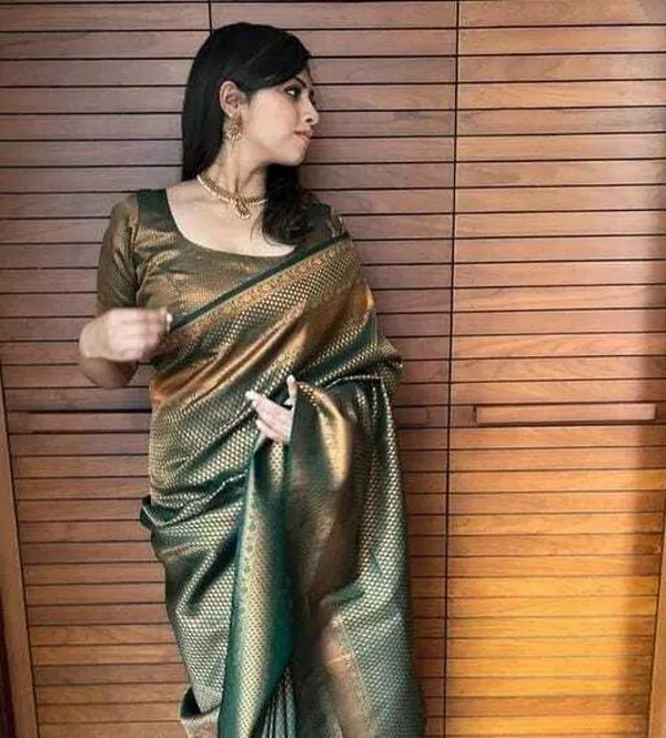 Green_Embellished_Banarasi_Jacquard_Saree_(Green)